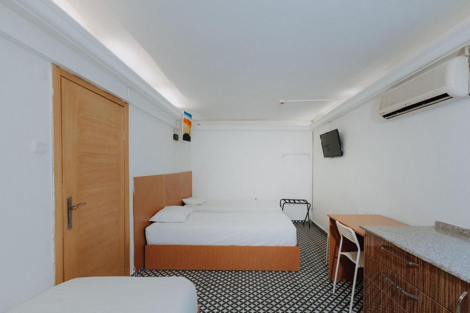 Deniz Pansiyon Esmirna Exterior foto